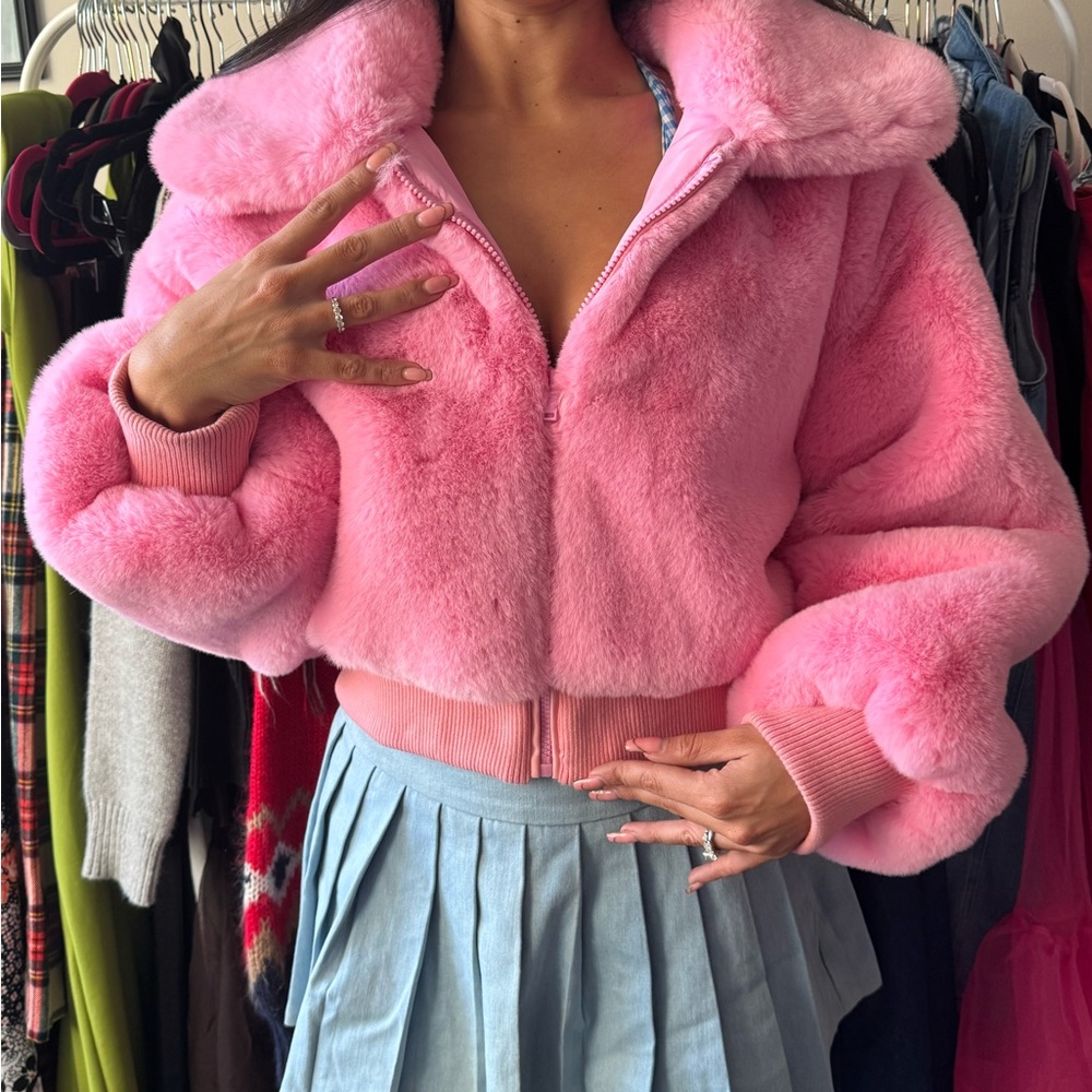 AKIRA Bubblegum Pink Faux Fur Cropped Teddy Jacket